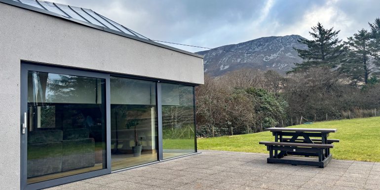 luxurious holiday home airbnb to rent kylemore abbey connemara galway (5)